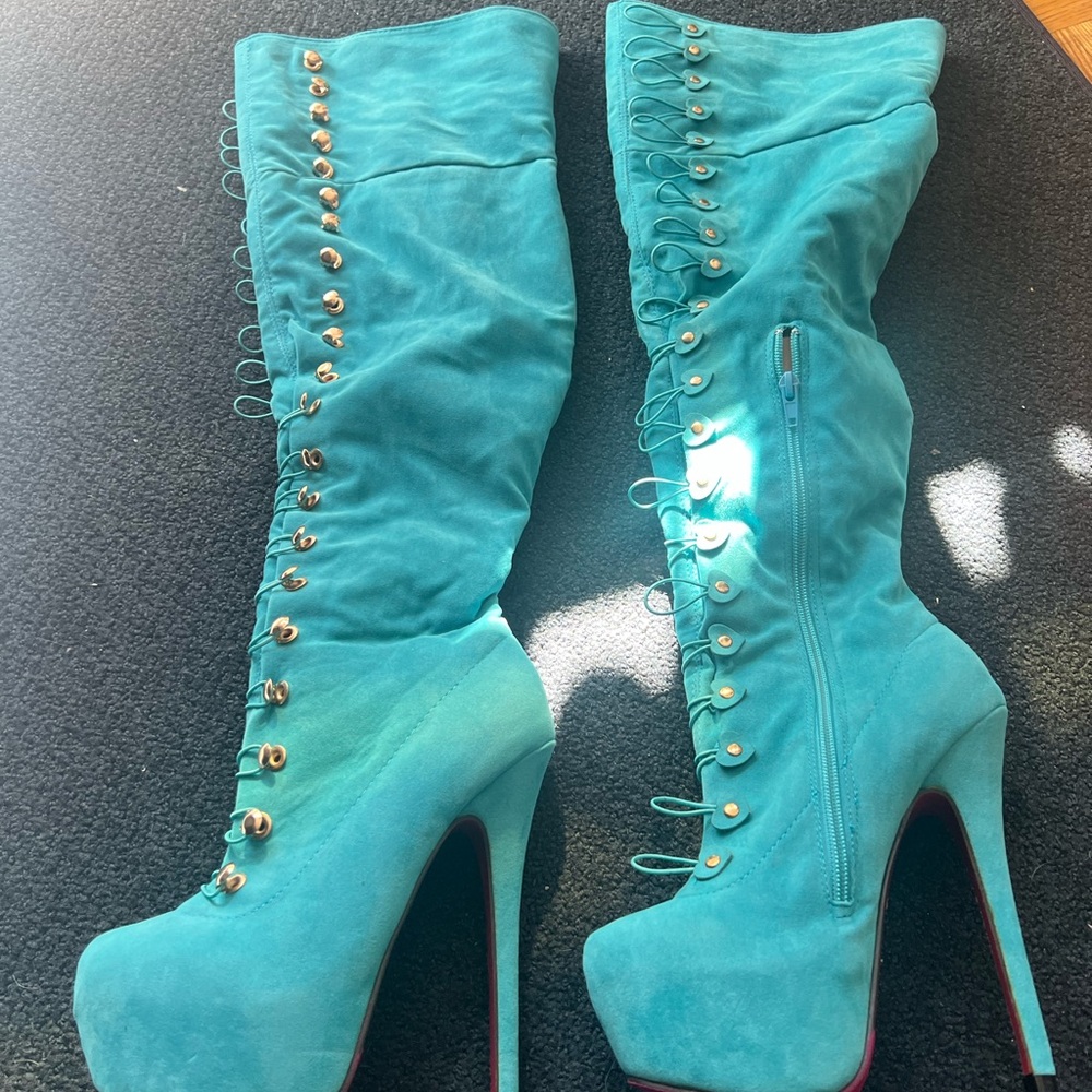 Chic Turquoise Lace-Up Heeled Boots - Picture 1 of 10